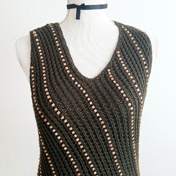 Liz Claiborne Green Knit Sweater Vest with Wooden Beads Size Large - Picture 3 of 10